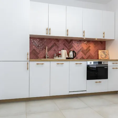 アパート Romeo, D127 *